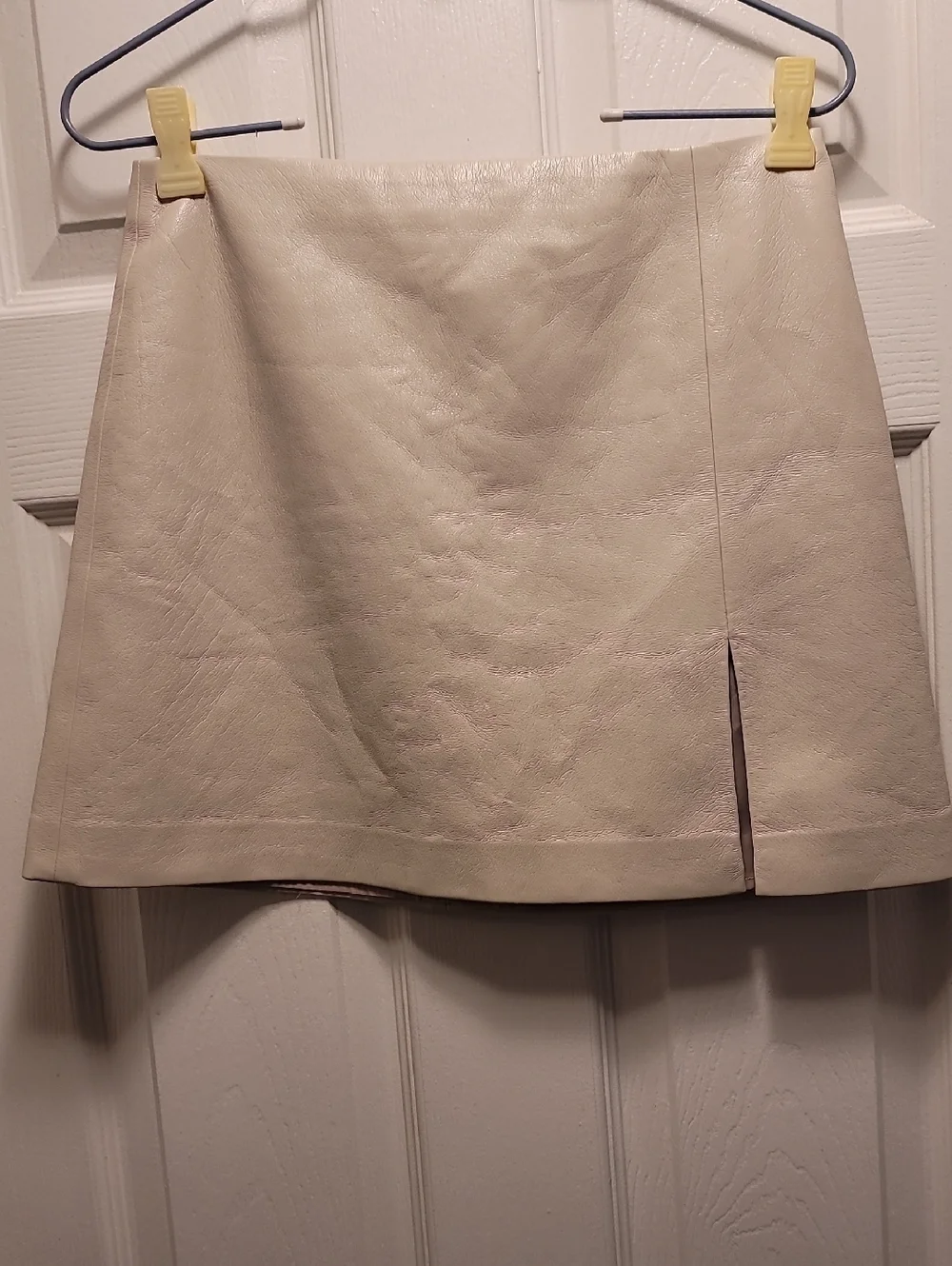 Sunday Best Cream Faux Leather Mini Skirt with Front Slit, Size 4 - Picture 1 of 6